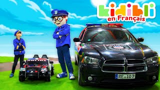 Les enfants jouent avec des voitures de police | Les enfants font semblant de jouer ! ⛑ Kidibli