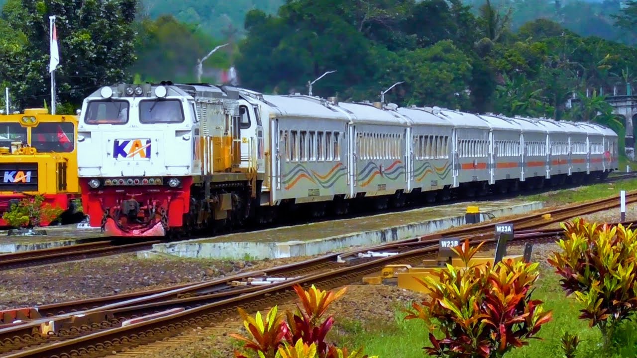 TOP‼️20 KERETA API PANJANG DI KAWASAN STASIUN KARANGSARI ADA SATU KERETA API YANG BEDA DARI BIASANYA
