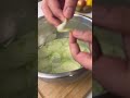 Rosas de hojaldre 700g de pasta hojaldre 3 manzanas 60g de azúcar 5g de canela 1g de cardamomo