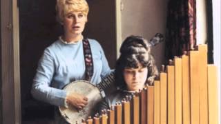 Shirley and Dolly Collins - Just As The Tide Was Flowing