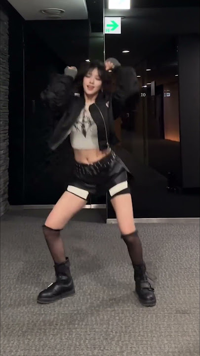 안유진 173cm 기럭지에서 나오는 춤선 (♬ 아이브 - Baddie)