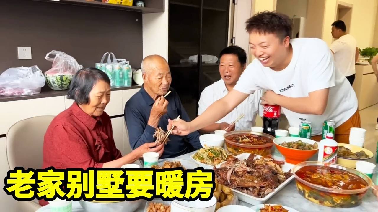 今天老家别墅暖房，老爸直接订了一只烤全羊，把亲戚朋友全喊来热闹热闹！