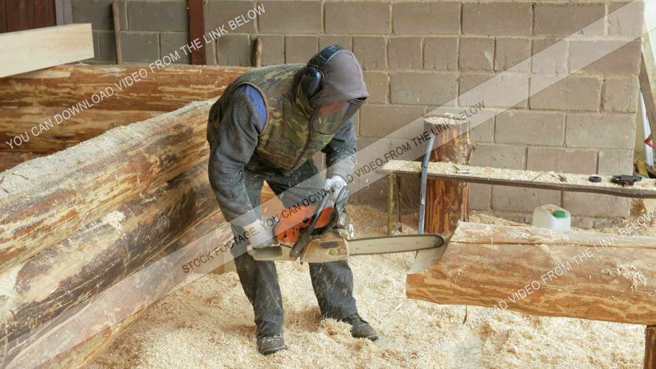 Man makes curly cutting wood Chainsaw. The log will be part of the future of the wooden house
