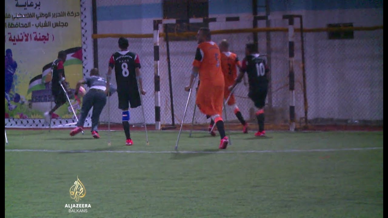غزة: كرة القدم تجلب الأمل للجرحى في الاشتباكات والاحتجاجات