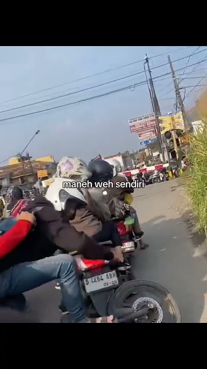 Kocak dua pemotor berantem gara gara ini