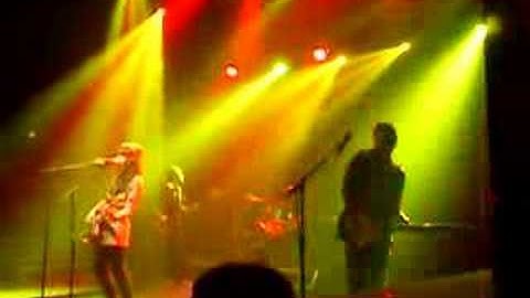 Howling Bells - Across The Avenue (Koko)