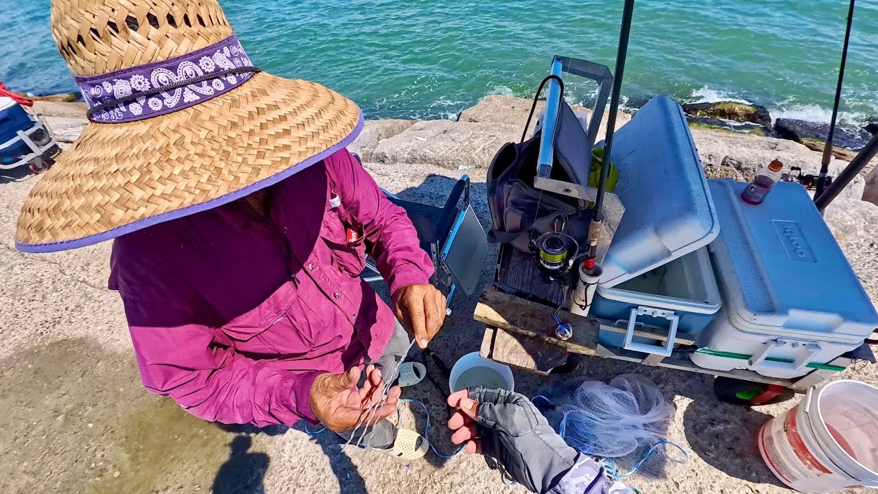How to catch BIG Spanish Mackerel and cook them: Surfside Jetty fishing (S8 E11)
