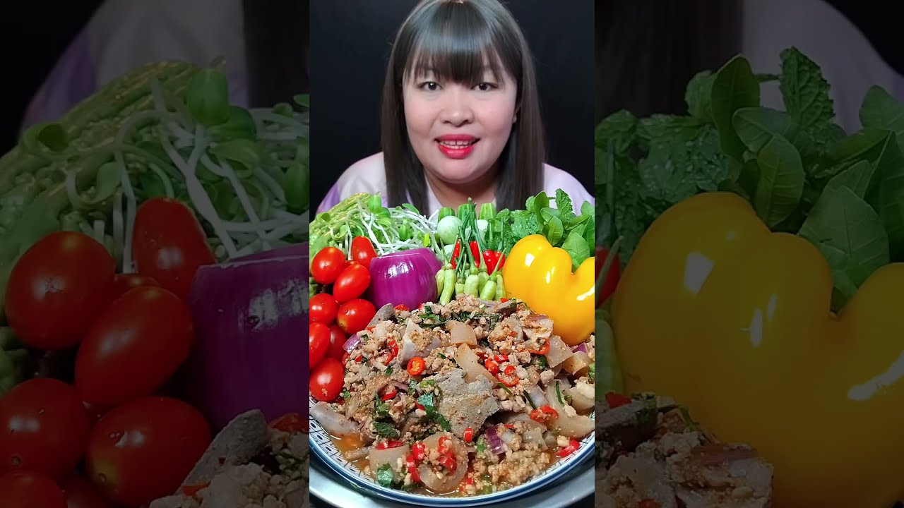 ลาบหมูใส่เครื่องใน กินกับผักเยอะๆอร่อยมากๆ @ตั้งใจกิน