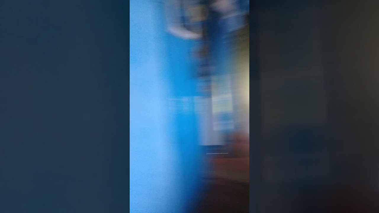 с широко закрытыми глазами 1999 элис харфорд. слежу за мамой. женщина переодевается в комнате. они следят из окон. слежка за мамой.