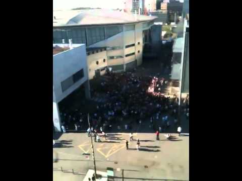 Justin Bieber Fans vor dem Hallenstadion in Zrich