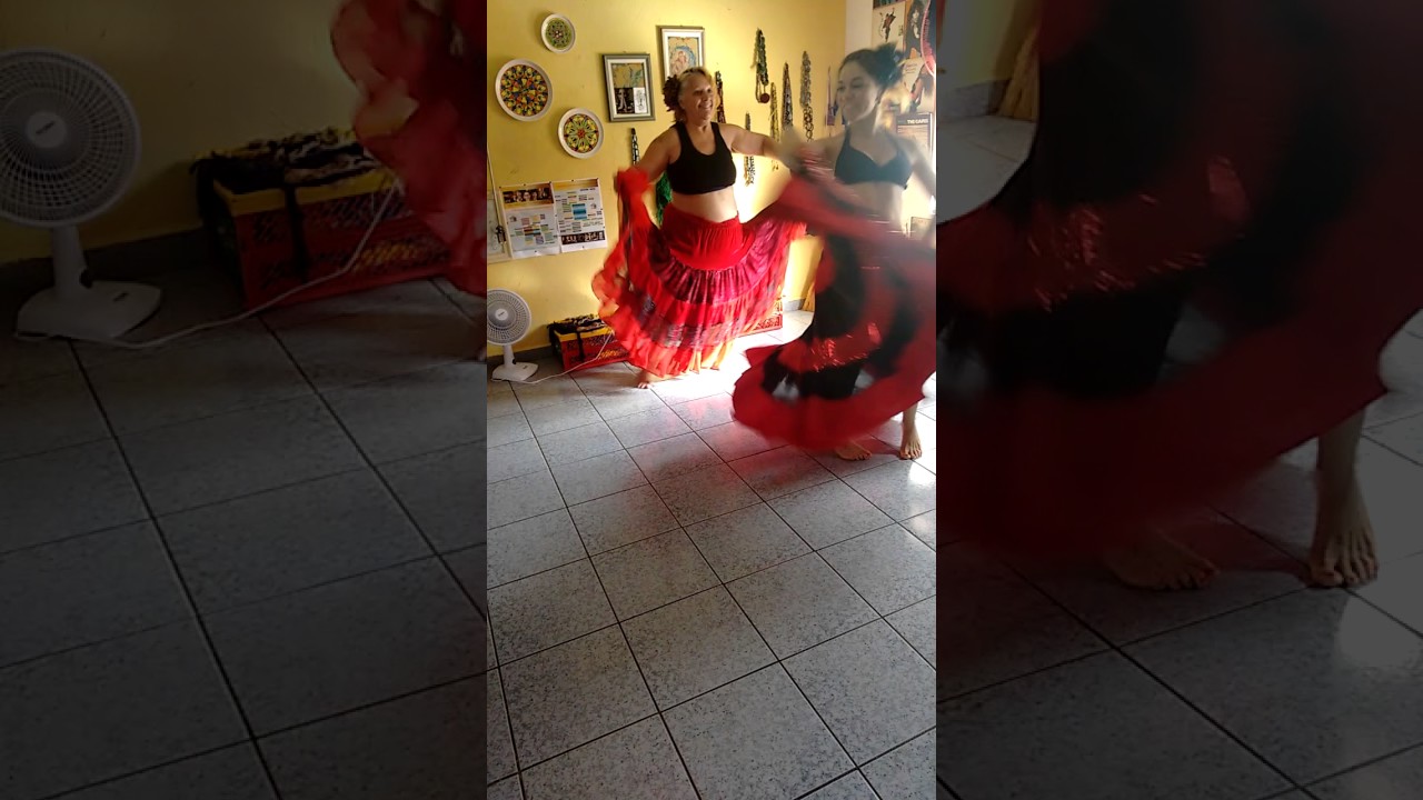 Aula de Tribal Fusion (Brasil) com Beth Fallahi e é assim que começamos o ano.