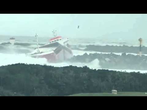 Spanish cargo ship Luno breaks in two off the French coast