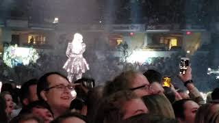 Kelly Clarkson - A Moment Like This + Meaning of Life (Indianapolis March 22nd, 2019)