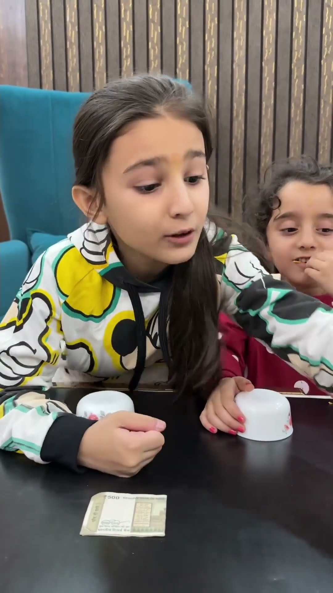 Maahi ne Diya Tinku ko chips khane ka challenge ???
