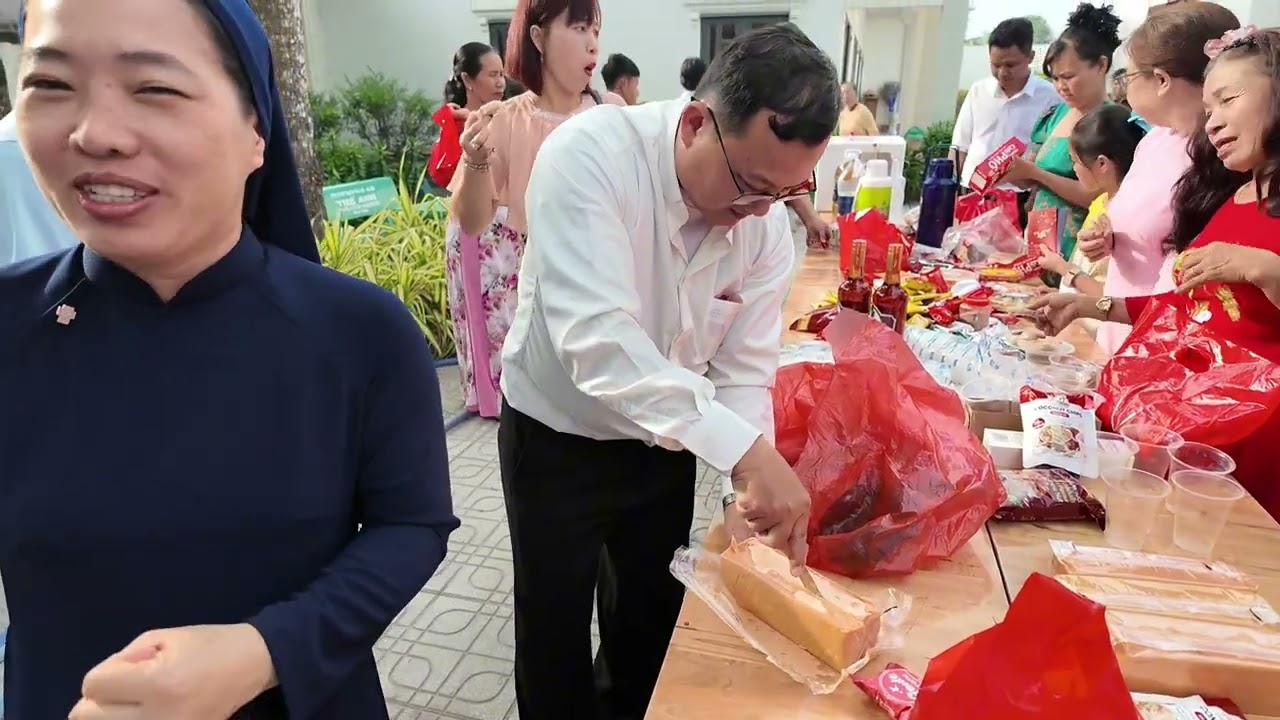 Không khí Tết sau Thánh Lễ Mùng 1 Tết Bính Ngọ 2026 - GX. Giồng Vảy Ốc