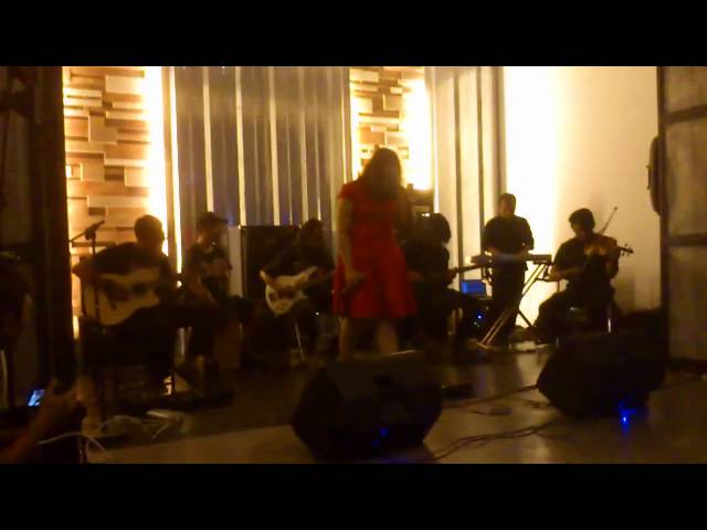 Restless - Sang Pemberi Cahaya (Live Acoustic Version) class=