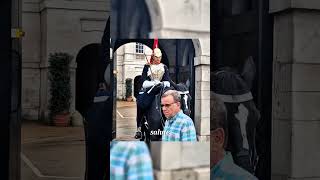 Veteran Salutes Royal Guard… Then This Happens 🫡❤️