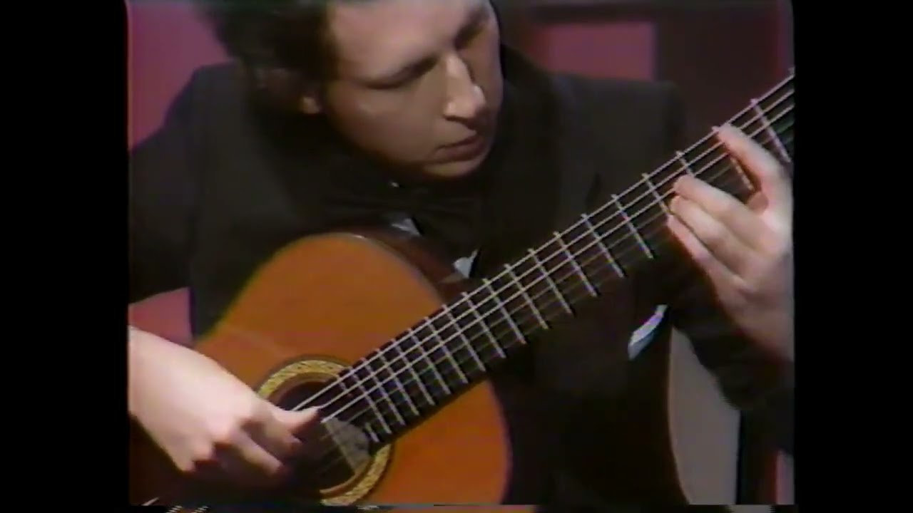 ウラジミール・ミクルカ、Vladimir Mikulka、ギターを弾こうミニミニコンサート。シュテパン・ラック　ルーマニアンダンス、I アルベニス アストーリアス。楽器；河野　賢20号杉660mm