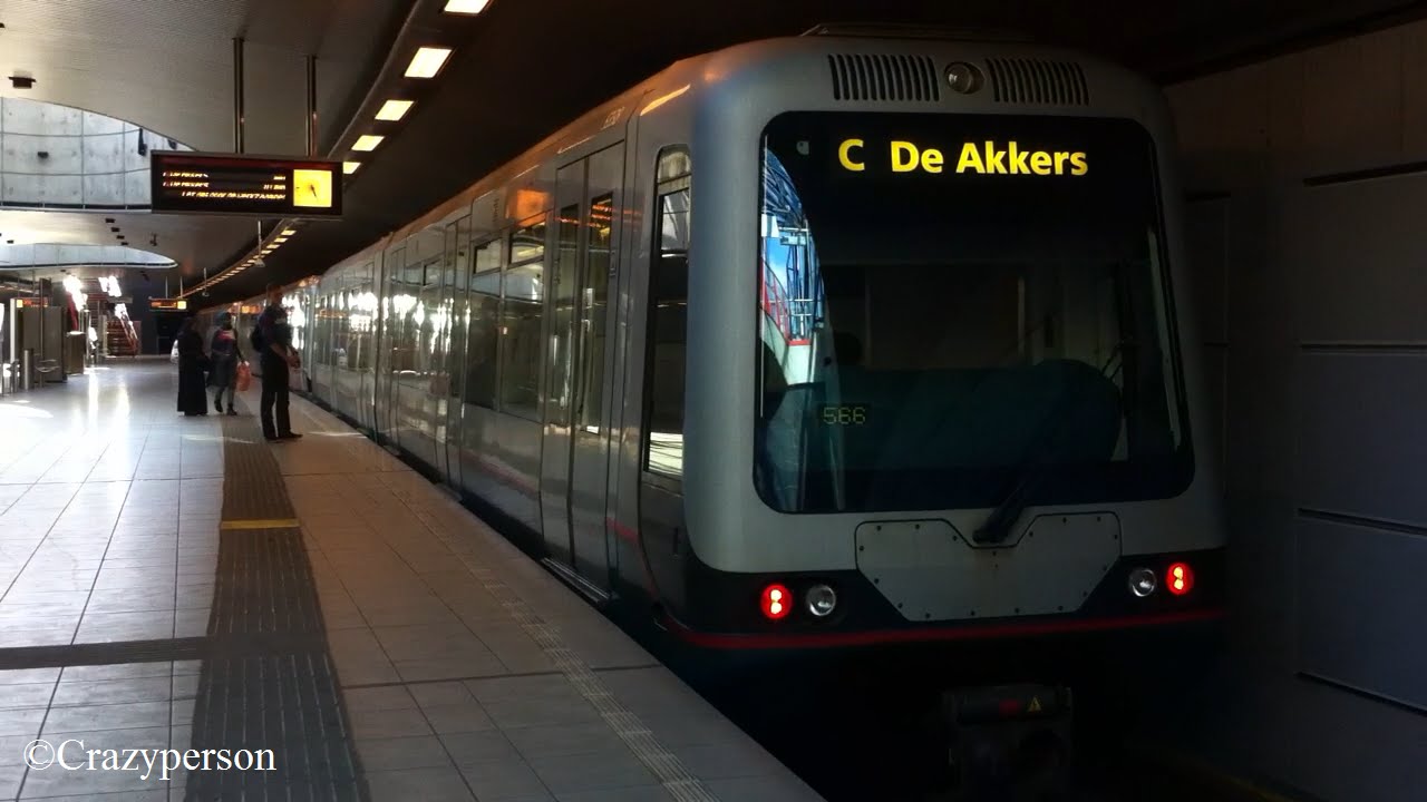 RET metro combi type-B komt aan op Parkweg naar De Akkers