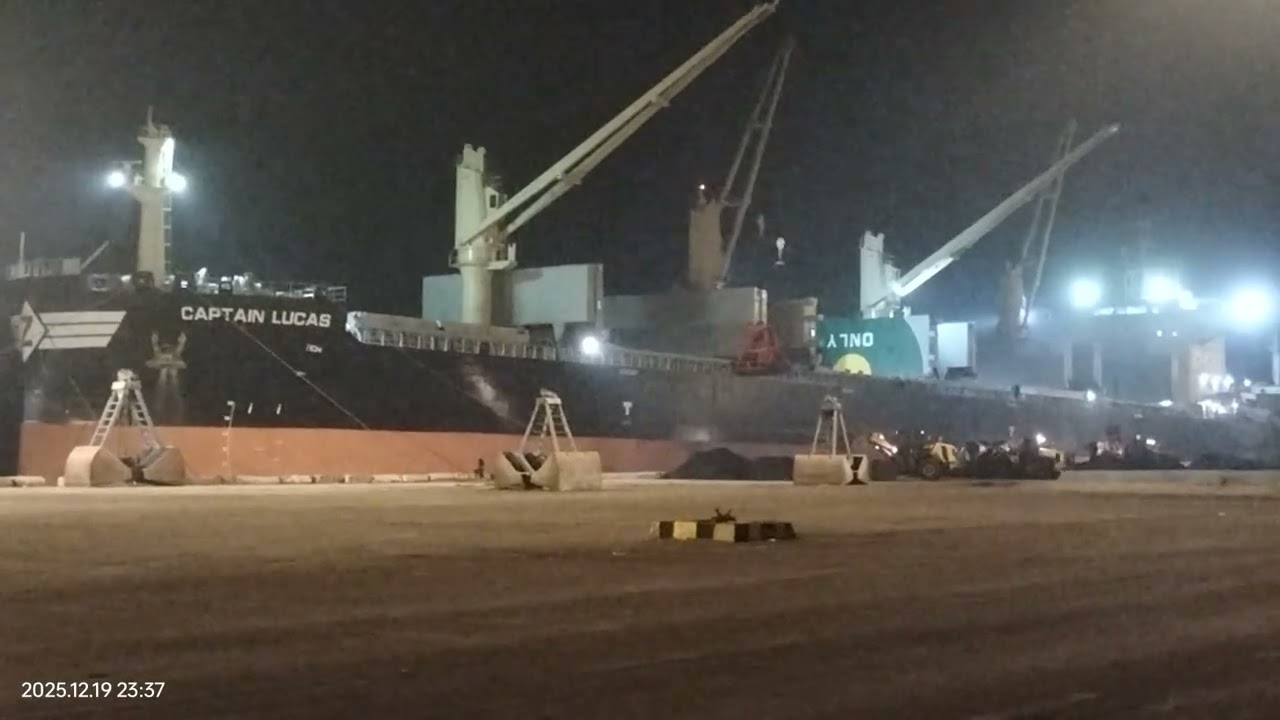 Coal export in large ship at DPA