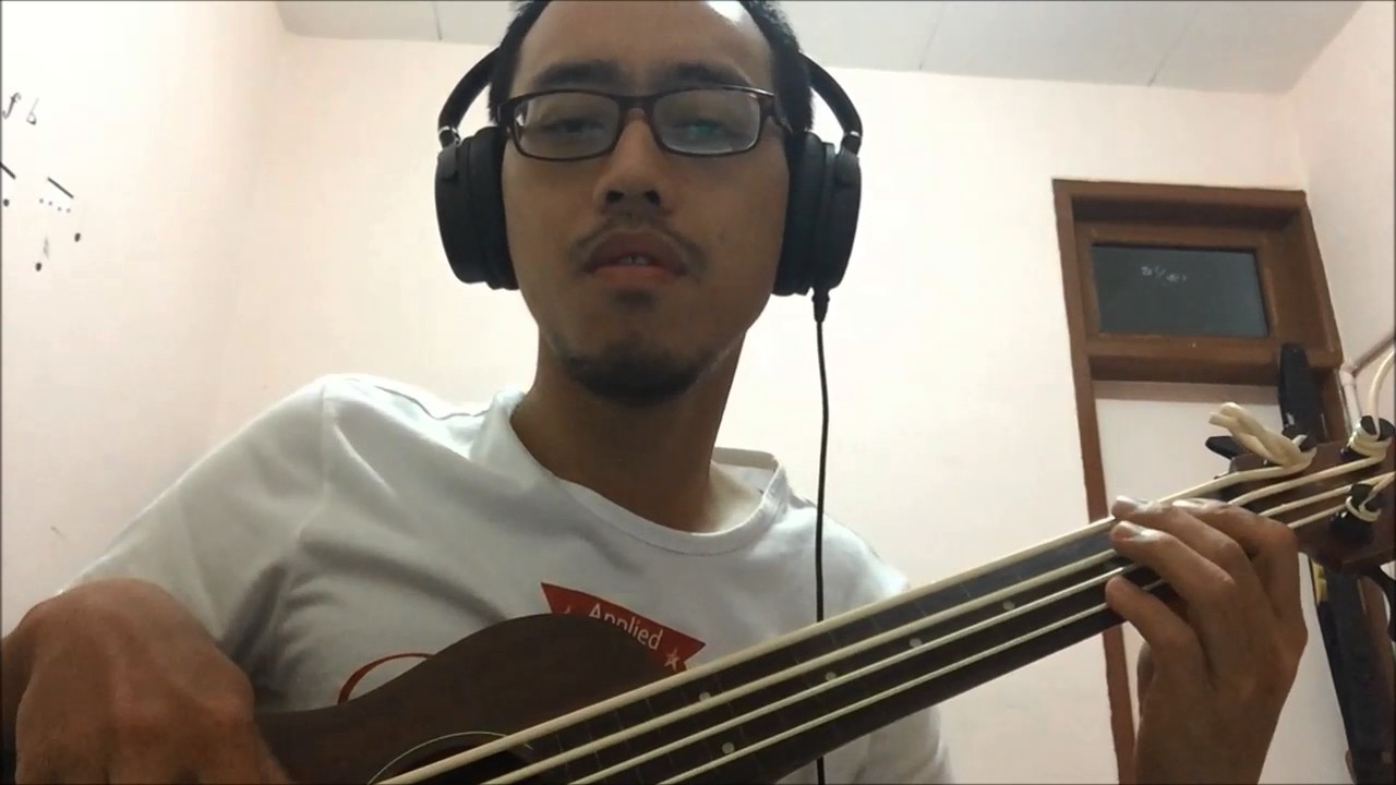 Kala Ubass Fretless (Have Yourself A Merry Lil Christmas)