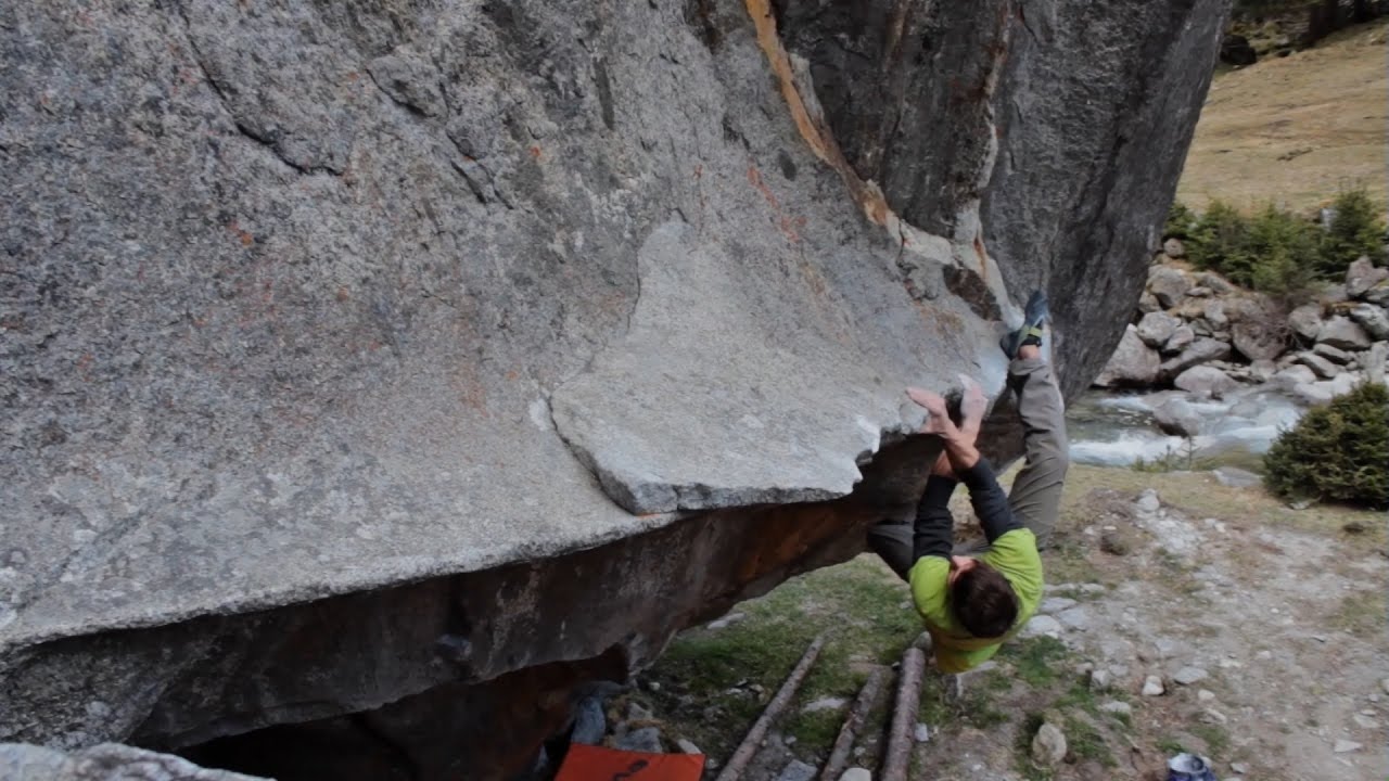 Bouldering in Zillertal ( Narzisst // Spirit // Action Jackson // Golden Horse )