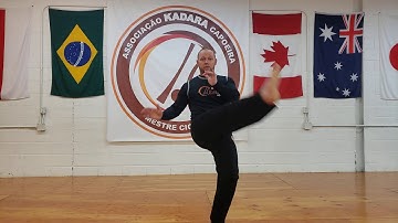 Capoeira Tutorial -  Meia lua de frente variations. Professor Soquete - Kadara capoeira