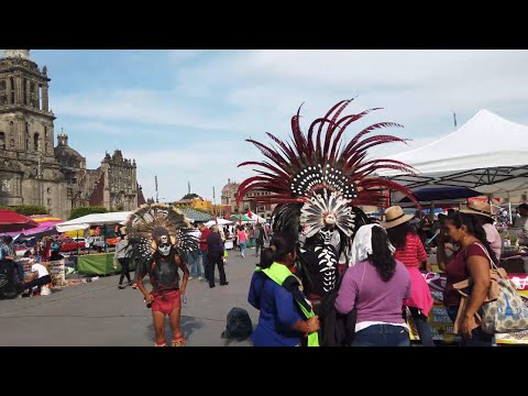 Video: Moncayo Club House Din Mexico City Este Ridicat Deasupra Plinturilor Din Piatră