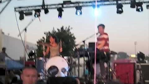 Matt & Kim Intro Street Scene 2009