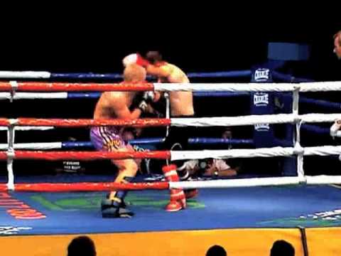 Alex Sevillano (Young Warriors) vs Artur Loginov (K-9). Velada Kickboxing.