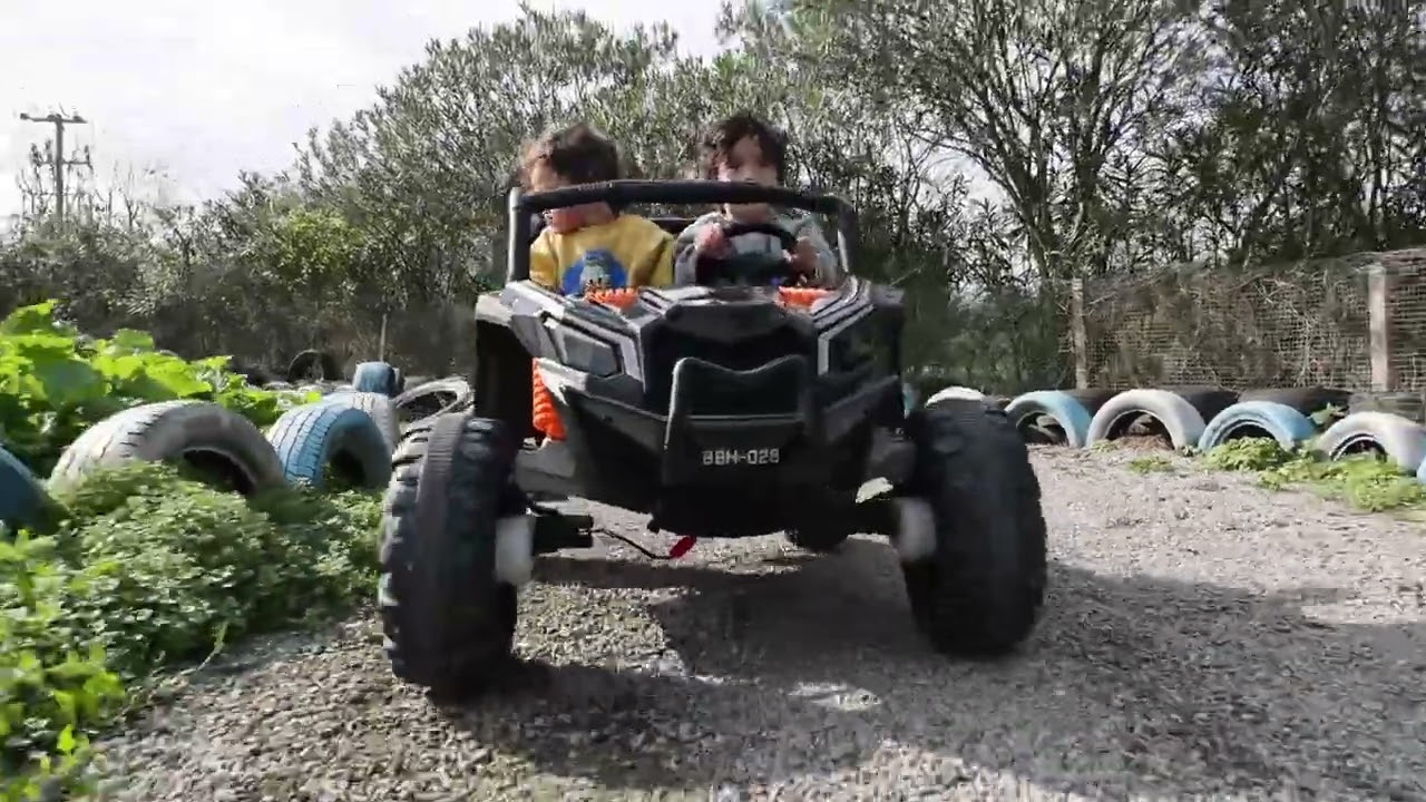 Ride-on Electric Jeep Car for Kids With Music Light