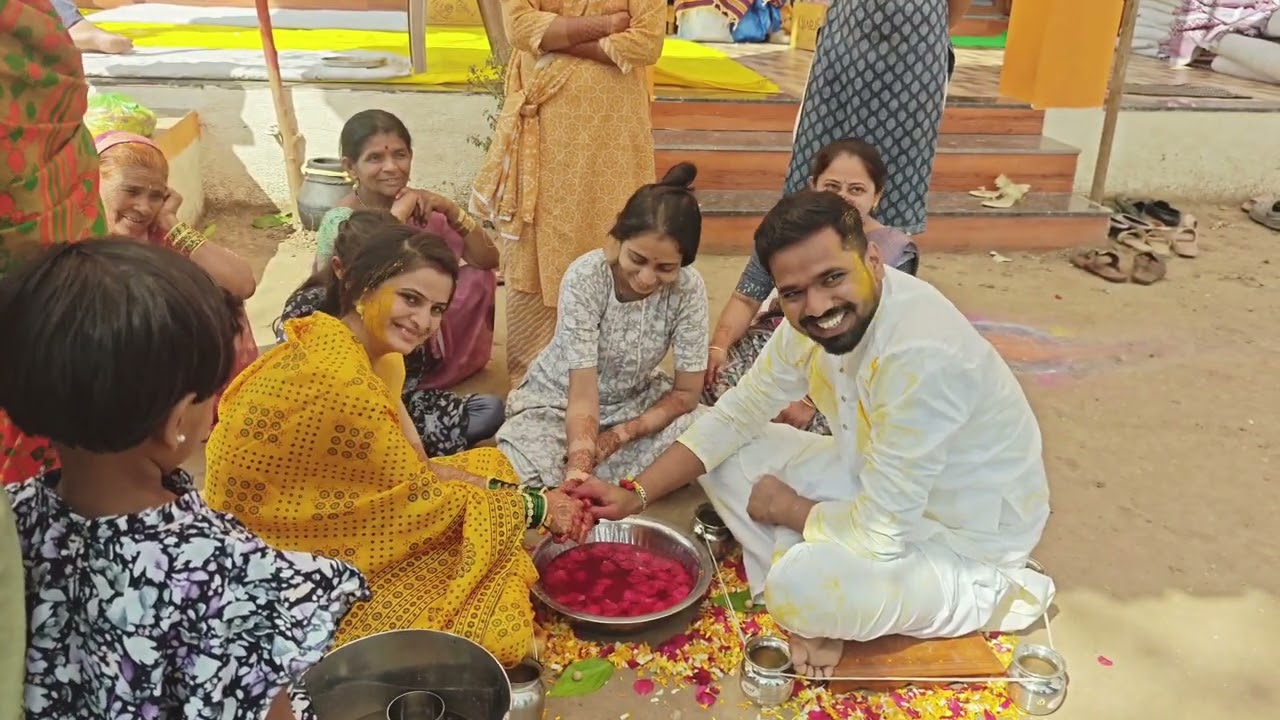 नवरी-नवरदेवाची पहिली अंघोळ 👑💛 | लग्नानंतरची खास परंपरा | Vishal ❤️ Shubhangi