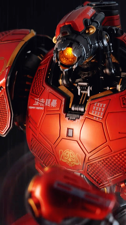 Crimson Typhoon in action! 🤖⚙️ This mecha is built to DESTROY kaiju #hottoys #pacific #pacificrim