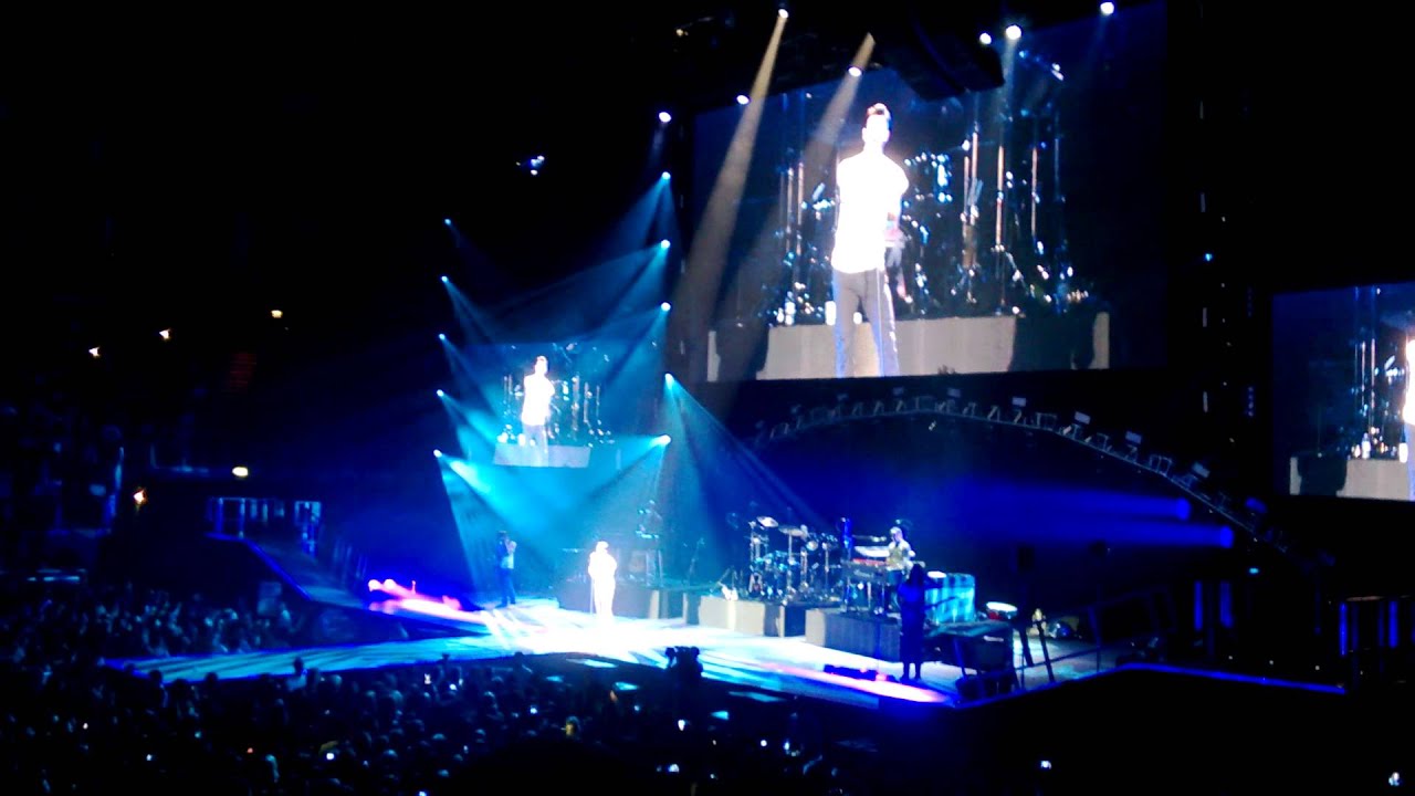 Maroon 5 Stereo Hearts Part 2 O2 Arena Night 1 - YouTube