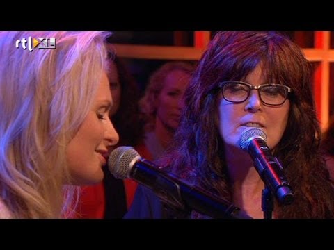 Sanne Hans in duet met moeder - RTL LATE NIGHT