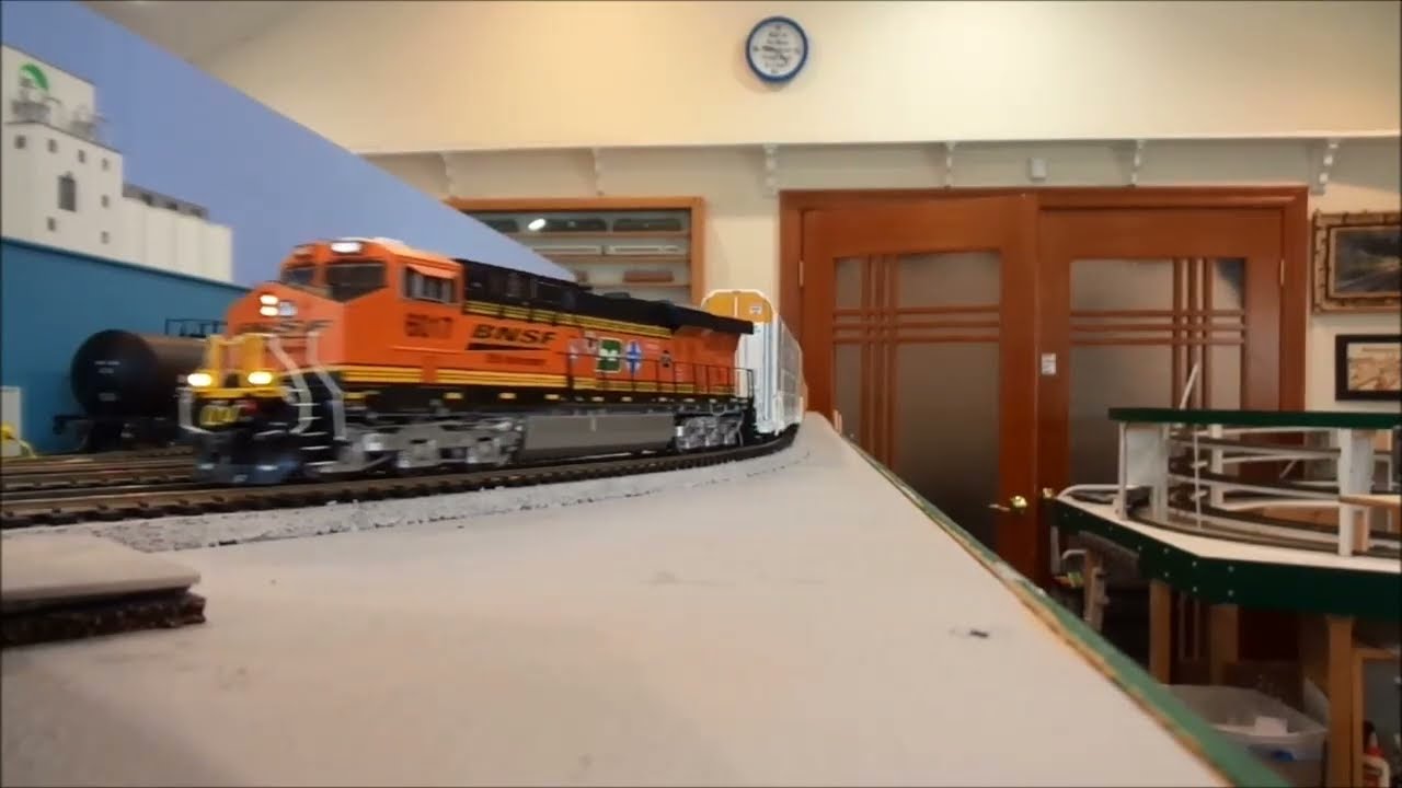 Scaletrains com Rivet Counter HO Scale GE ES44AC, BNSF 25th Anniversary Heritage III Inaugural Run