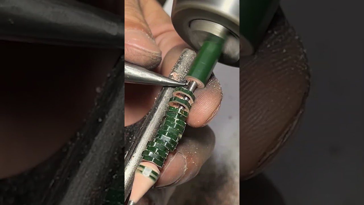 Pencilplay #woodturning#woodturner#pencilsharpener#greenwoodworking#woodcraft #Pencil #木工旋盤 #木工
