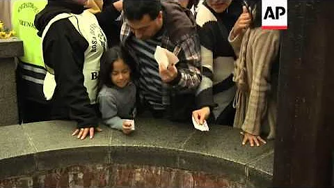 Thousands of Peruvians gather to celebrate the day of their patron saint