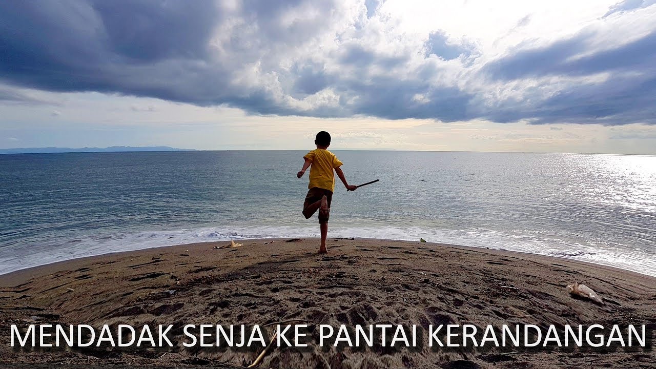 MENDADAK SENJA DI PANTAI KERANDANGAN