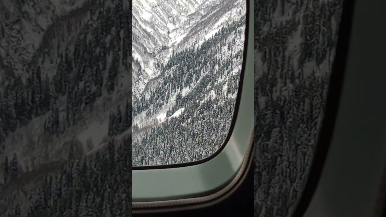 Летим к Местиа и смотрим на горы