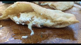 玩玩看油炸披薩My first time deep frying pizza