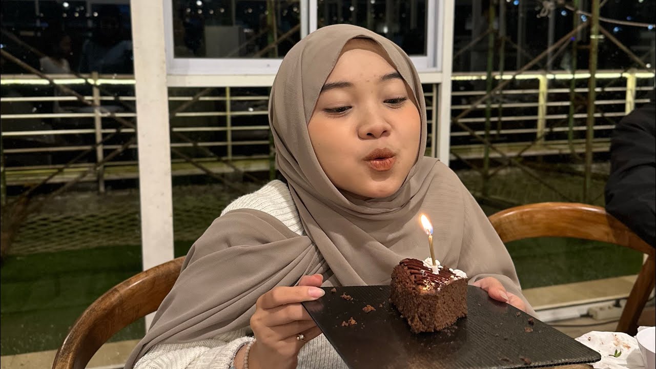 MERAYAKAN HBD 20 NAyyA DI RIVER HILL TAWANGMANGU 