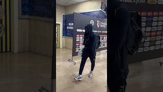 Osayi Samuel Elindeki Poşetle Stattan Ayrıldı