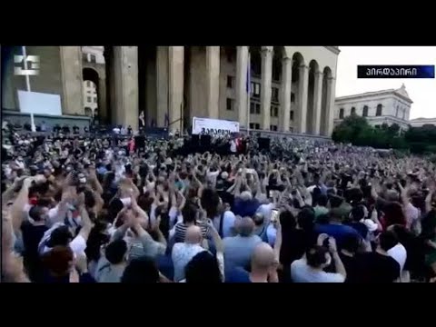 ჩვენ არ გვეშინია!  ჩვენ ამ ბოროტებას დავამარცხებთ! - მედიის აქცია რუსთაველის გამზირზე
