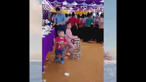 đón cô dâu Bản SỔm Pói đến Bản phải xã Pung bánh chú rể Tòng đức cô dâu Lò Hiên với Tòng văn nam