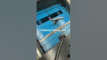 High speed injection molding machine makeing 24 cavities honey spoon with 7 seconds