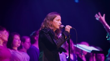 Bluey The Sign Ending Song: Meg Washington & 400 singers sing "Lazarus Drug"!