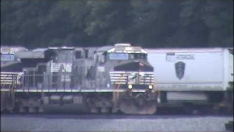 Norfolk Southern Pittsburgh Line at Horseshoe Curve in Altoona, PA with Foaming Part 1