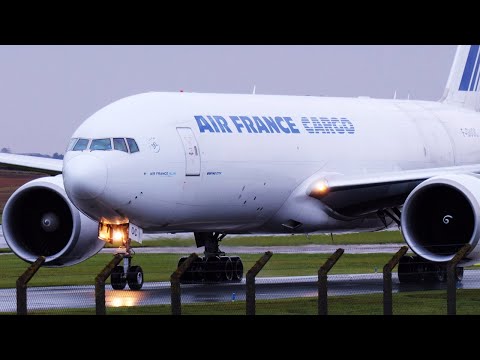 [4K] WET RUNWAY