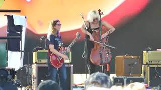 The Breeders - Drivin' on 9 - DAISY CHAIN FIELDS 2026